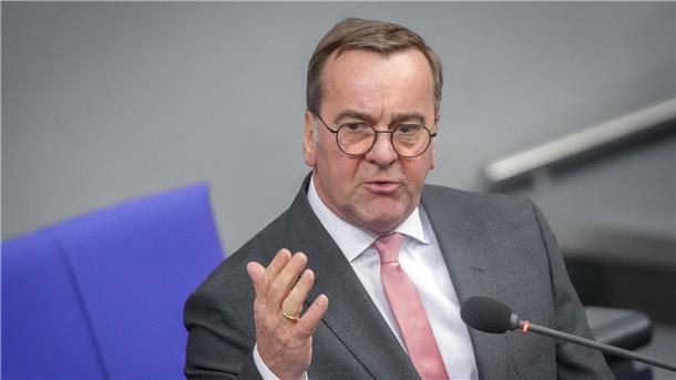 Milliardenprojekt: Marine bekommt vier weitere U-Boote Verteidigungsminister Boris Pistorius im Bundestag