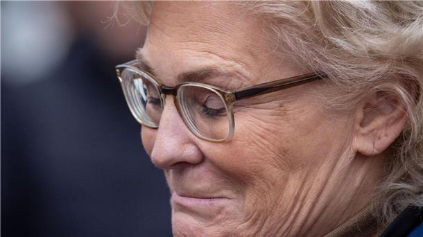 Verteidigungsministerin Lambrecht tritt zurück Verteidigungsministerin Christine Lambrecht (SPD) tritt zurück.