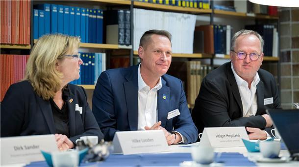 Fischereikonferenz: „Wir brauchen eine Perspektive“ Vertreter von Kommunen, Tourismus und Wirtschaft sorgen sich um den Erhalt der Küstenfischerei.