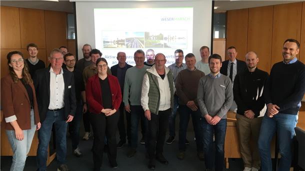 Vertreterinnen und Vertreter der Projektpartner und Ingenieurbüros haben im Braker Kreishaus die erste Phase des Projekts „Aktiw“ abgeschlossen. Die Maßnahmen sollen in den kommenden zwei Jahren umgesetzt werden.
