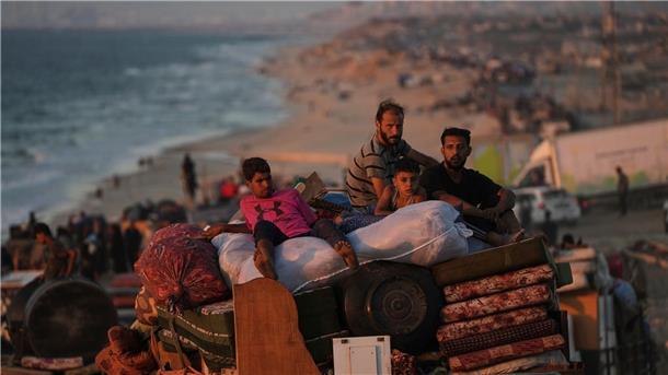 Erste G7-Nationen erkennen Staat Palästina an Vertriebene Palästinenser fliehen aus Gaza. (Acrhivbild)