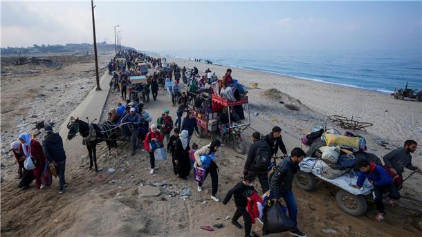 Trump will US-Übernahme von Gaza - was bedeutet das? Vertriebene Palästinenser kehren in ihre weitgehend zerstörten Wohnorte zurück. (Archivbild)