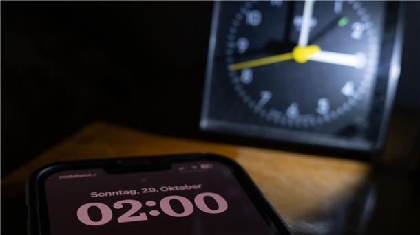 Bahn, Rente, Sommerzeit – was sich im März ändert Viele ärgert es: Wieder einmal wird die Uhr umgestellt. (Symbolbild)