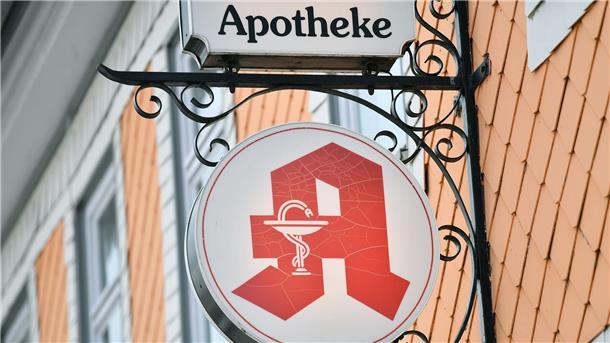 Zahl der Apotheken schrumpft im Rekordtempo Viele Apotheken-Inhaber geben auf, weil sie nicht genug qualifiziertes Personal oder keine Nachfolge finden.