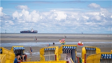 Viele der Prominenten aus dem Cuxland erholen sich gerne in ihrer Heimat an der Nordseeküste.
