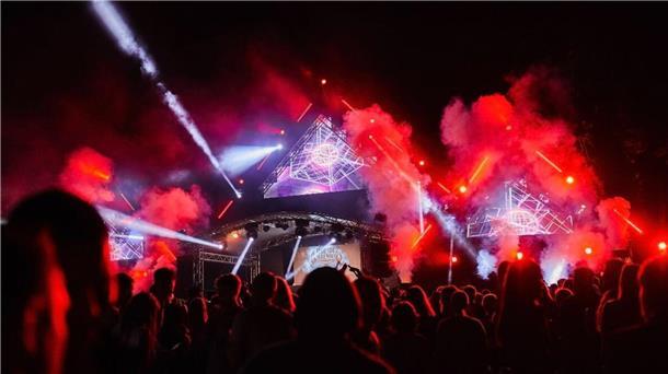 Fast schon ein Festival: „Die Heide brennt“ am Samstag in Donnern Viele Effekte, Party total bei „Die Heide brennt".