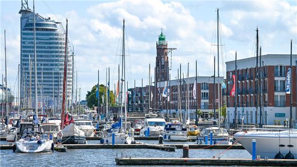 Viele Hotels der Stadt liegen nahe beim Neuen Hafen - brauchen wir weitere?