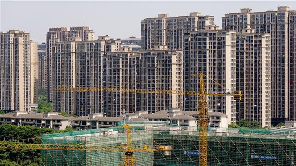 Chinas Wirtschaft schwächelt: „Es wird kein Zurück geben“ Viele Immobilienentwickler, die sich auf der Jagd nach immer mehr Profit hoch verschuldet und oft am Bedarf vorbei gebaut haben, wissen nicht mehr, wie sie das geliehene Geld zurückzahlen sollen.