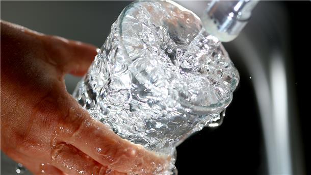OOWV erhöht den Wasserpreis um 20 Prozent Viele Jahre sind die Preise stabil getrieben. Ab 1. Januar zahlen Haushalte 1,18 Euro statt 98 Cent pro Kubikmeter