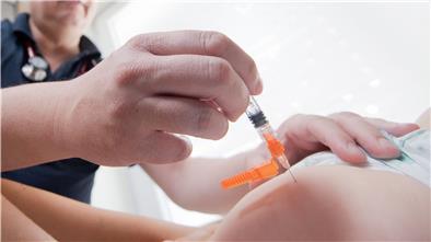 Viele Kinder in Deutschland haben zwar die erste Impfung gegen Masern, doch bei vielen fehlt die zweite.