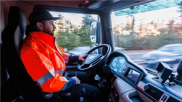 Viele Lkw-Fahrer hängen an ihrem Beruf - eigentlich. Sie klagen aber oft über die Bezahlung. Bewegt sich da jetzt etwas?