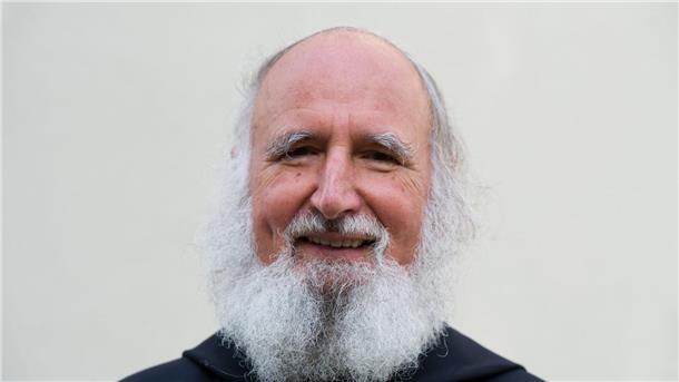 „Viele Menschen haben Angst, etwas zu verlieren. Die Unsicherheit ist sehr groß“, sagt Pater Anselm Grün.