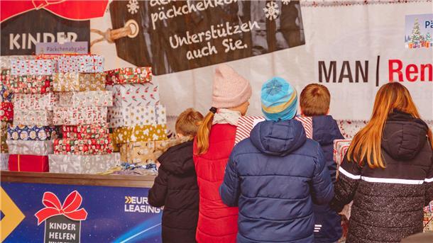 Viele Päckchen am Annahmetresen - es musste hoch gestapelt werden.