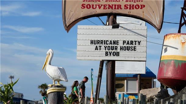 „Beryl“ schwächt sich in Texas zum Tropensturm ab Viele Restaurants sind in Texas wegen „Beryl“ geschlossen.