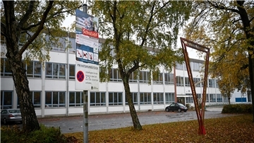 Viele Schüler der Heinrich-Heine-Schule und von fünf weiteren Schulen in Bremerhaven müssen wegen des Corona-Verdachts zu Hause bleiben.