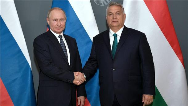 Ungarn lockt Gastarbeiter aus Russland - Empörung in EU Vielen in der EU sind die guten Kontakte von Viktor Orban zu Wladimir Putin ein Dorn im Auge. (Archivbild)