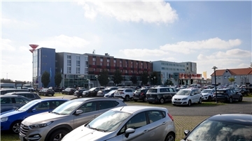 Symbolbild Parkgebühren Fischereihafen: Ein kostenpflichtiger Parkplatz an den Stadthäusern Bremerhaven.