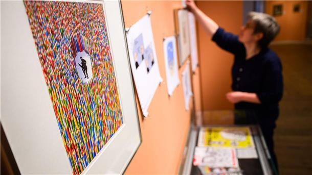 Karikaturisten erinnern an „Charlie Hebdo“-Anschlag Vier deutsche Museen erinnern an den Anschlag auf das Satiremagazin „Charlie Hebdo“ in Paris vor zehn Jahren.