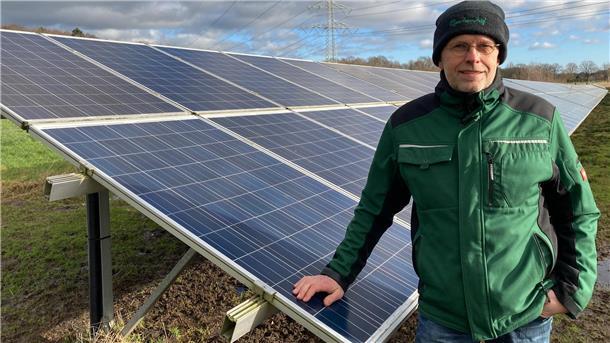 4 Hektar an der Bahn zwischen Geestenseth und Frelsdorf sind schon mit Solarmodulen bestückt. Klaus Poppe plant aber größer.