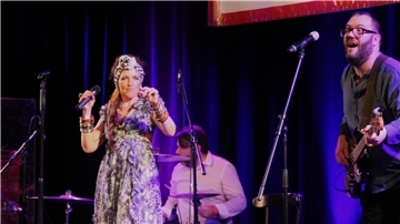 Virginia Pihlblad und ihre Band boten ein genreübergreifendes Konzert beim 13. Winter-Blues-Festival.