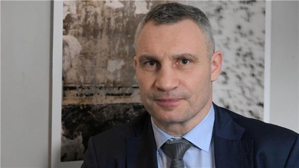 Klitschko dankt Deutschland – und fordert Taurus-Raketen Vitali Klitschko appelliert an alle Verbündeten, der Ukraine weiterhin zur Seite zu stehen.