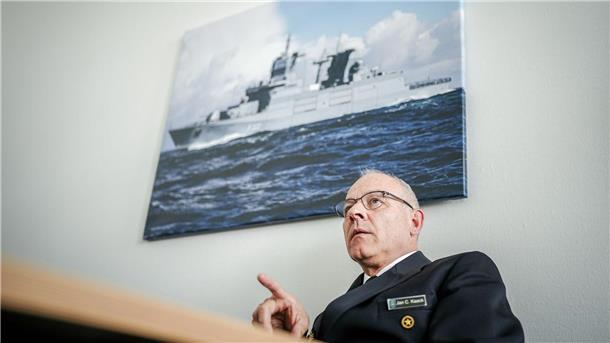 Vizeadmiral Jan Christian Kaack, Inspekteur der Marine, spricht in einem Interview mit Journalisten der Deutschen Presse-Agentur.