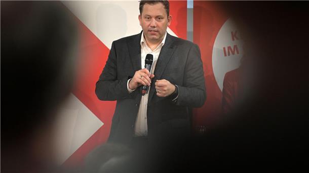 Vizekanzler Klingbeil macht sich für die kriselnde Stahlbranche stark (Archivbild)