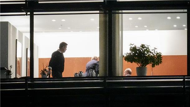 Vizekanzler Robert Habeck (l), Bundeskanzler Olaf Scholz (r) und Bundesfinanzminister Christian Lindner kamen erneut zu Beratungen zusammen.
