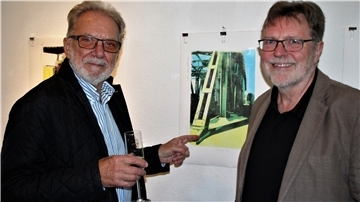 Vladimiro Miszak (links) will in seiner Galerie lokale Künstler unterstützen. Fotograf Rainer Berthin ist der Erste, der in der Galerie 78 ausstellt.