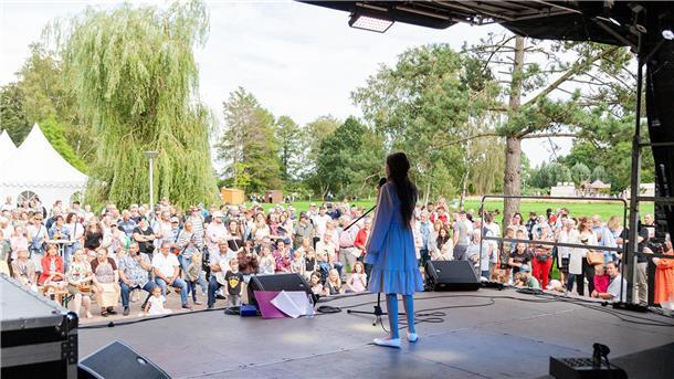 „Voice Kids“-Gewinnerin Georgia Balke lüftet Geheimnis auf Beerster Sommerfest Beerster Sommerfest Bad Bederkesa