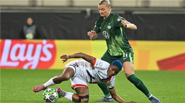 Voller Einsatz für den VfL Wolfsburg: Alexandra Popp (r).
