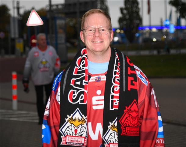 Voller Vorfreude treffen sich die Eishockey-Fans zum Champions-Hockey-League-Due...