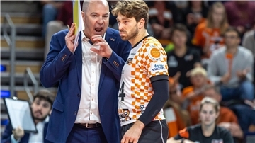 Volleys-Trainer Joel Banks (links) und Libero Kyle Dagostino 