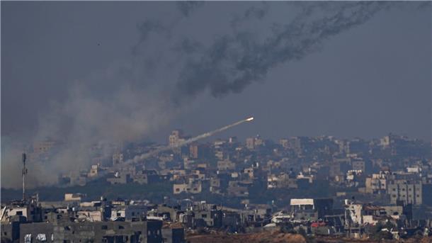 Vom Gazastreifen aus werden Raketen auf Israel abgefeuert.