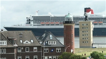 Vom Hamburger Leuchtturm gibt es einen Panoramablick auf den Schiffsverkehr auf der Elbe.