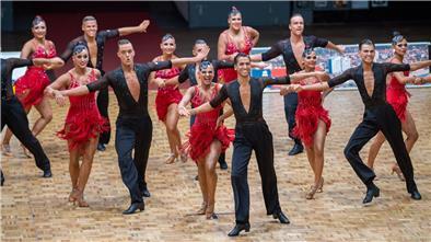 Das A-Team der TSG Bremerhaven beim Tanzfestival der lateinamerikanischen Formationen in der Stadthalle.