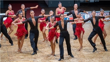 Das A-Team der TSG Bremerhaven beim Tanzfestival der lateinamerikanischen Formationen in der Stadthalle.