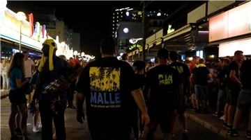 Vom Türsteher angegriffen: Statt zum Feiern in die Clubs auf der Schinkenstraße ging es für einen Mallorca-Touristen ins Krankenhaus.