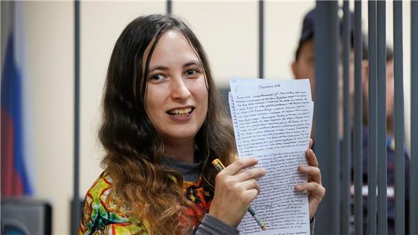Sieben Jahre Straflager für russische Anti-Kriegs-Aktivistin Von Amnesty International und Memorial als politische Gefangene eingestuft: Alexandra Skotschilenko.