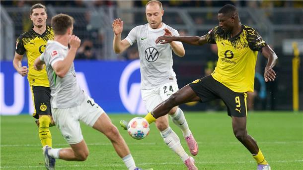 Von Christian Eriksen (M) verspricht sich Wolfsburgs Trainer viel.