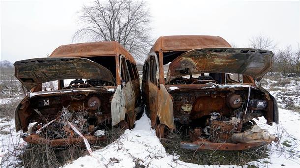 Von den russischen Streitkräften zerstörte Minivans in Borowa.