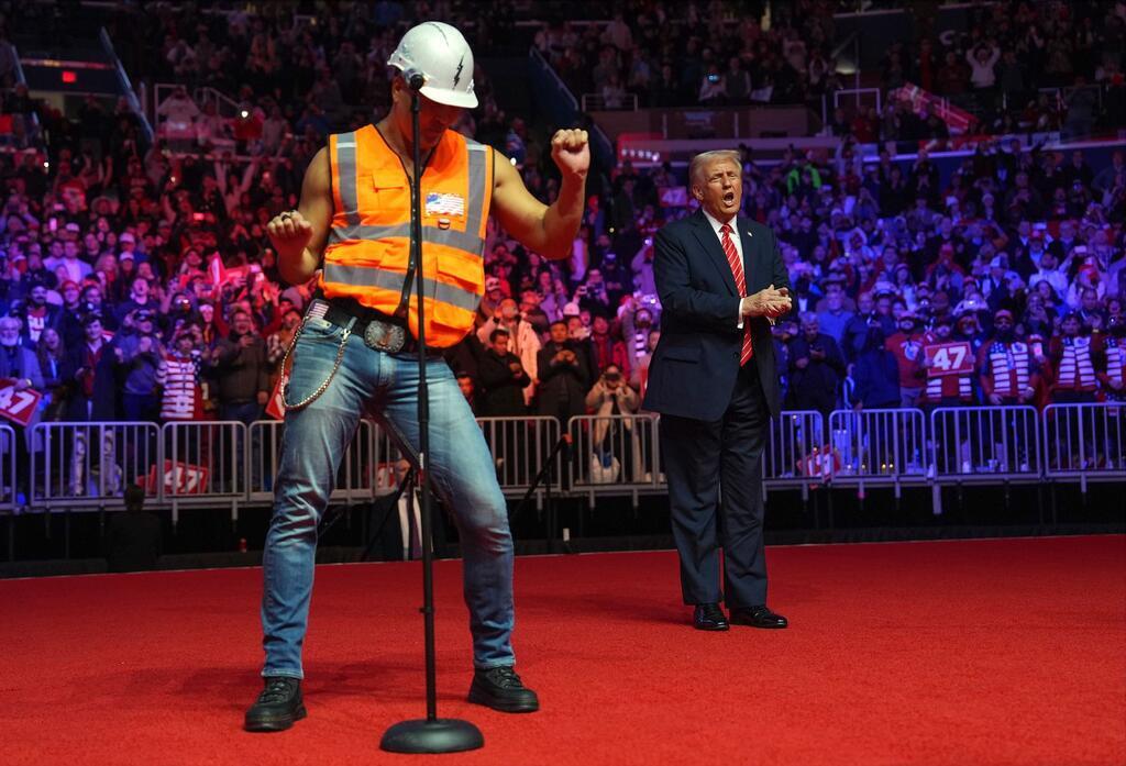 Von der ambivalenten Beziehung der Band zu dem Republikaner ist nichts mehr zu spüren.
