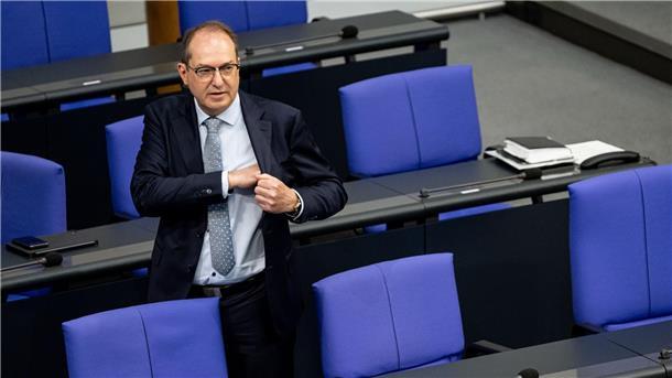 Bundestag läutet Kurswechsel ein: Familiennachzug ausgesetzt Von Grünen und Linken gab es harsche Kritik an dem Vorhaben von Alexander Dobrindt (CSU).