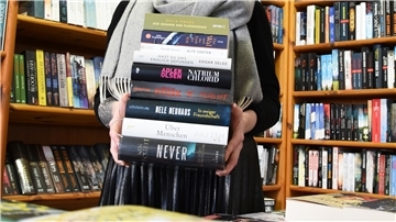 Von Krimi bis Roman: Die Liste der Bücher ist lang.