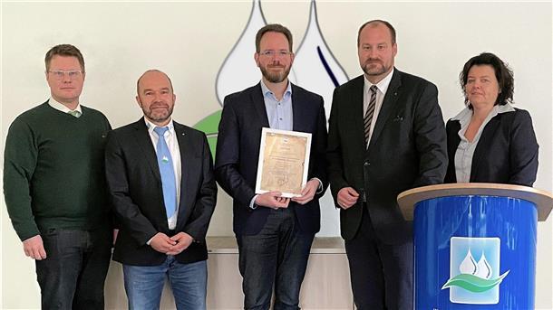 Von links: Stellvertretender Geschäftsführer Lars Haidinger, Geschäftsführer Matthias Rinas, Bürgermeister Marcus Itjen, Vorsitzender der Verbandsversammlung Martin Vogt und Bürgermeisterin Gabi Kasten.