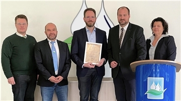 Von links: Stellvertretender Geschäftsführer Lars Haidinger, Geschäftsführer Matthias Rinas, Bürgermeister Marcus Itjen, Vorsitzender der Verbandsversammlung Martin Vogt und Bürgermeisterin Gabi Kasten.