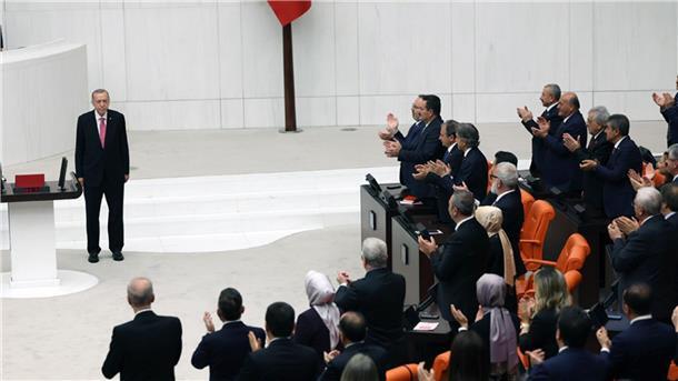 Von seiner AK-Partei und ihren Partnern bekommt Recep Tayyip Erdogan Applaus.