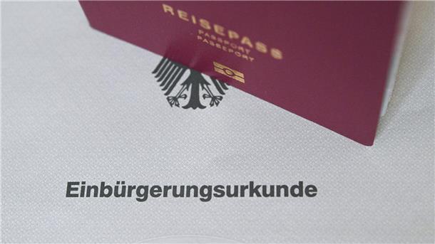 Mehr als 23.000 Menschen in Niedersachsen eingebürgert Vor allem Einbürgerungen aus Syrien, aus der Türkei und aus Russland stiegen in Niedersachsen an. (Symbolbild)