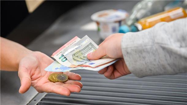 Vor allem gesunkene Energiepreise dämpften nun die Inflation im Oktober. Nahrungsmittel verteuerten sich allerdings erneut überdurchschnittlich.