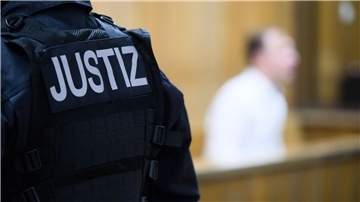 Vor dem Landgericht Hannover wird derzeit über einen Fall verhandelt, bei dem ein Mann seiner Tochter Qecksilber gespritzt haben soll.